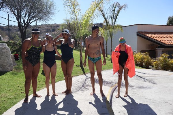 Clase de natación para adultos que nunca aprendieron a nadar. - Image 4